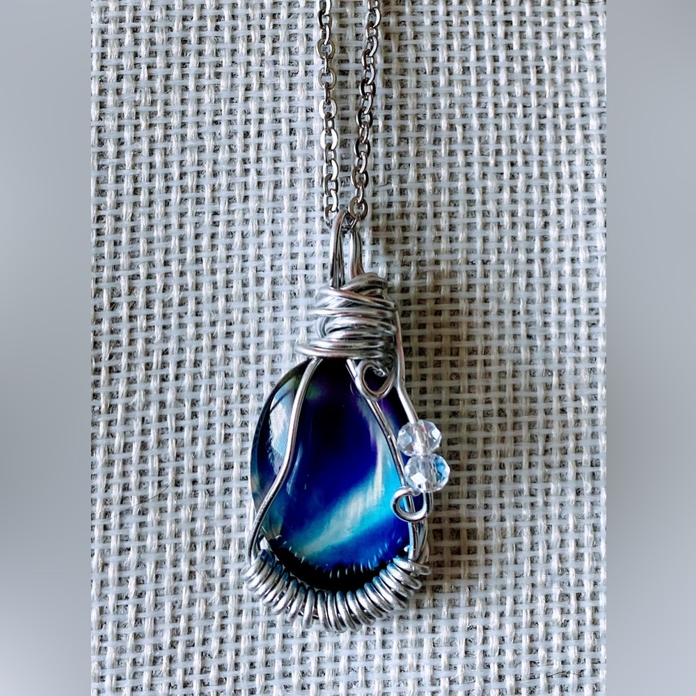 Northern Lights Aurora Borealis silver wirewrapped glass pendant necklace - Picture 2 of 4